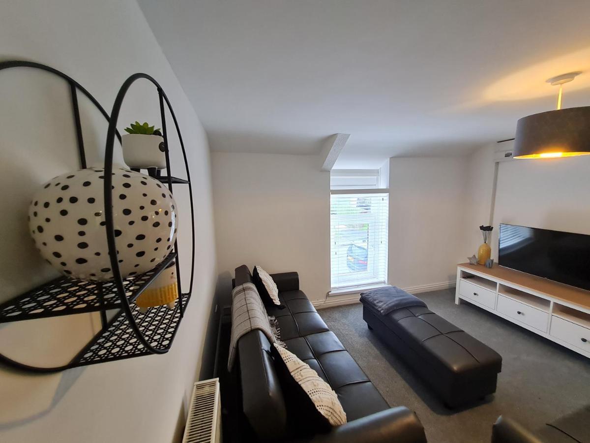 Perfect Location 3 Bed Serviced Apartment With Bike Storage For Bpw. Close To Brecon Beacons Мертір-Тідвіл Екстер'єр фото